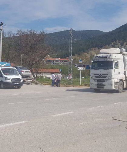 Taraklı–Geyve–Gölpazarı kavşağında kaza tehlikesi büyüyor