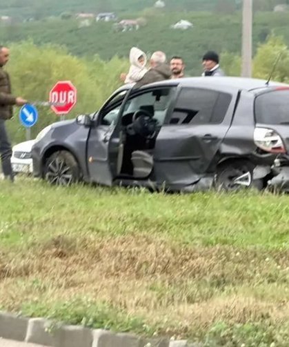 D-140'da kavşakta iki araç çarpıştı: 1 yaralı
