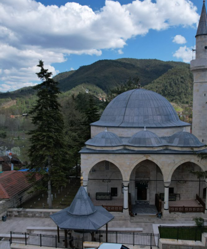 508 yıllık tarihi cami tarihe tanıklık etmeye devam ediyor