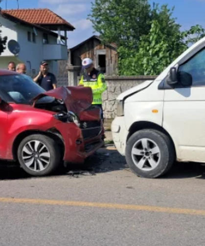 Akyazı'da kaza: 4 yaralı