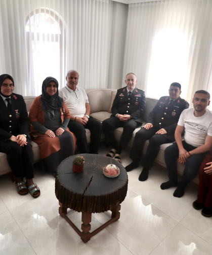 İl Jandarma Komutanı'ndan şehit ailesine ziyaret