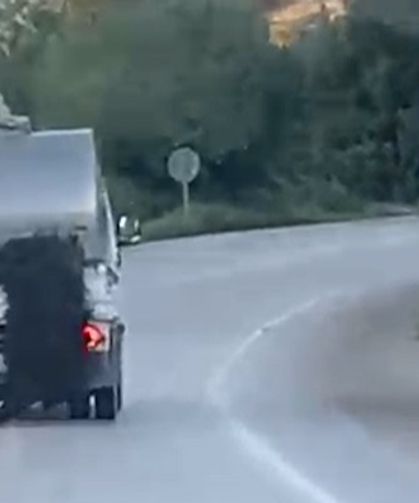 Kurbanlığı araçtan sarkıtıp kilometrelerce sürükledi