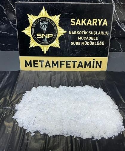 Arifiye'de uyuşturucu operasyonu: Otobüs yolcusunun üzerinden metamfetamin çıktı