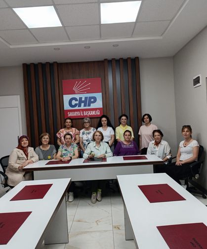 CHP Kadın Kolları’ndan Özgür Özel’e destek
