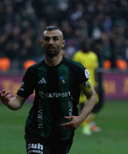 Sakaryalı futbolcu, Süper Lig ekibinden ayrıldı!