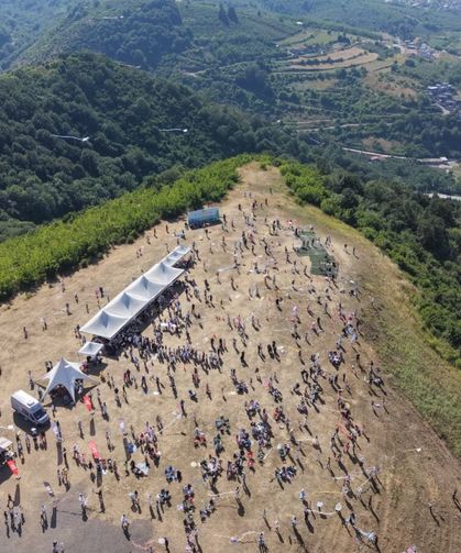 Serdivan’da uçurtmalar gökyüzünü renklendirdi