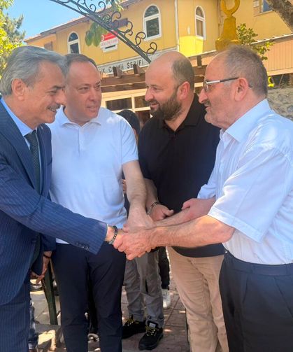Başkan Alemdar ve Milletvekili Kaya, Güllük Camii’nde vatandaşlarla selamlaştı