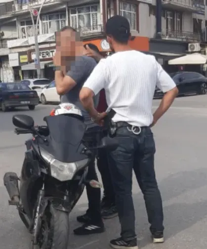 Akyazı'da şüphe üzerine durdurulan motosikletten uyuşturucu çıktı