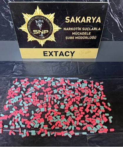 Otobüsle uyuşturucu taşıyan 2 şüpheli yakalandı