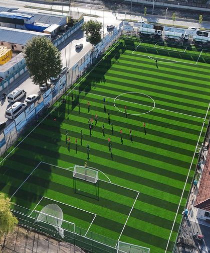 Harmanlıkspor'da yeni sezon, yenilenen zeminde başladı