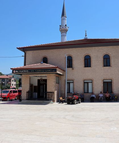Alifuatpaşa Merkez Camii'nin çevresi yepyeni bir görünüme kavuştu