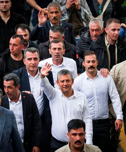 Özgür Özel'in yeni partisine CHP İl Başkanı Curoğlu'ndan destek