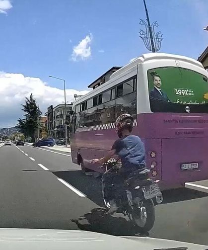 Makas attı, egzozu bağırttı: Plakasız motosikletli trafikte tehlike saçtı