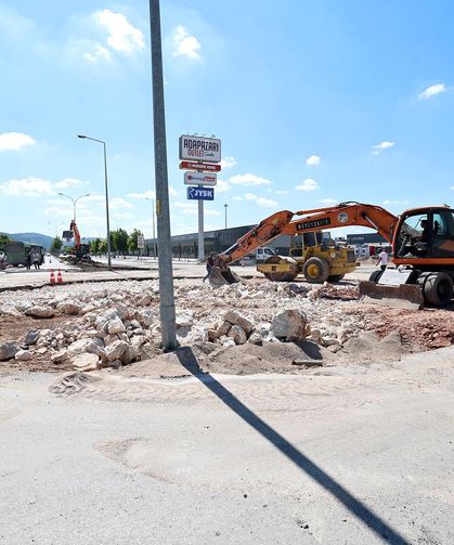 Büyükşehir, Eski Kipa Kavşağı’nı yeni duble yol bağlantısına hazırlıyor