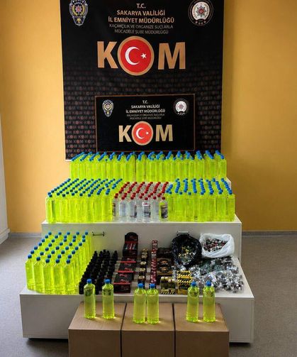 Sakarya'da kaçak alkol operasyonu: 2 tonluk malzeme ele geçirildi