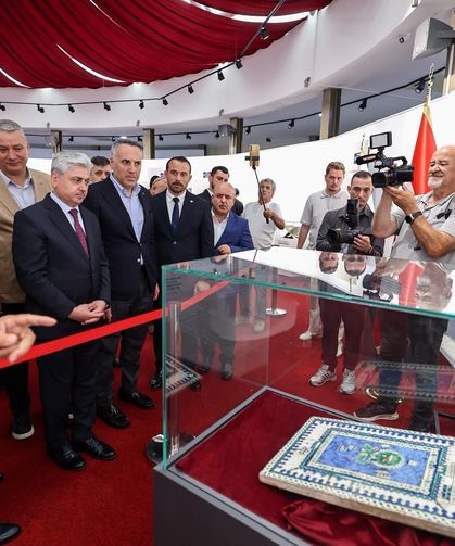 "Osmanlı’nın Mukaddes Emanetleri" sergisi Serdivan'da kapılarını açtı