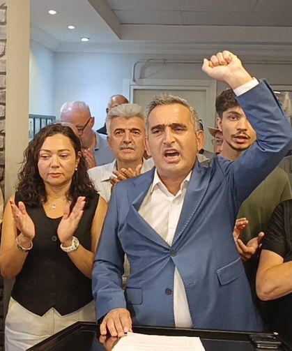 Toplu olarak duyurdular: CHP Hendek ilçe örgütü istifa etti