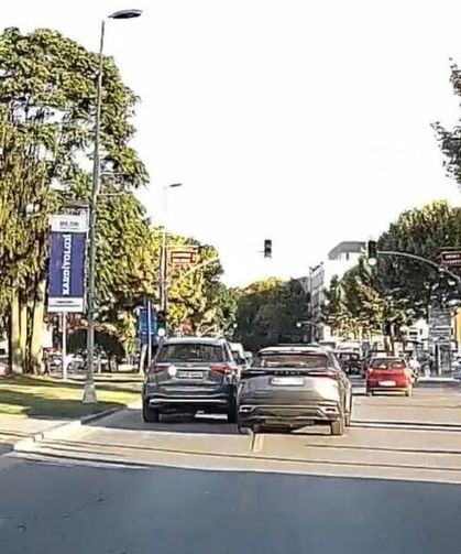 Faciaya davetiye çıkardı: Trafiğin yoğunluğuna aldırmadan makas attı