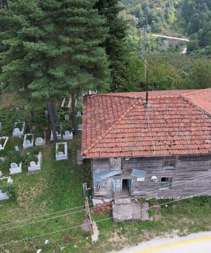 Akyazı'da 78 yıllık ahşap cami zamana yenik düşüyor