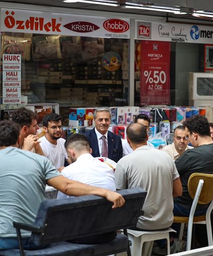Başkan Alemdar Saraç Sokak'ta esnaf ve vatandaşlarla buluştu