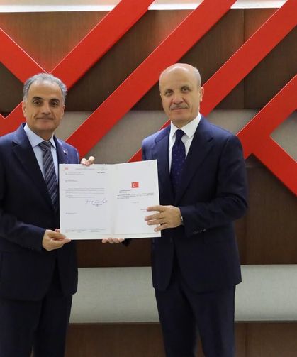 Rektör Al mazbatasını YÖK Başkanı Prof. Dr. Erol Özvar’dan aldı