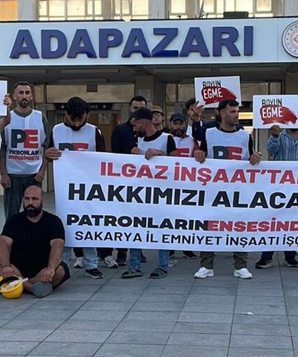 Sakarya İl Emniyet Müdürlüğü inşaatında çalışan işçiler meydanda eylem yaptı