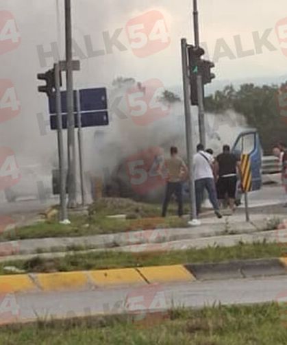 Minibüsten bir anda dumanlar yükseldi