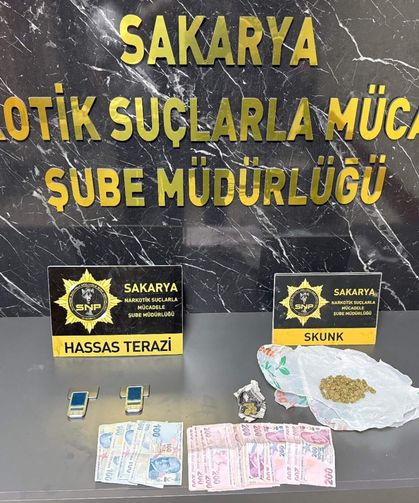 Adapazarı'nda zehir tacirlerine suçüstü operasyon!