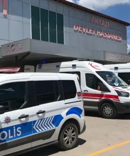Akyazı'da ahır çatısından düşen yaşlı adam yaralandı