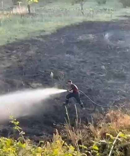 Tarlada yakılan ateş otluk alana sıçradı: 4 dönüm alan zarar gördü