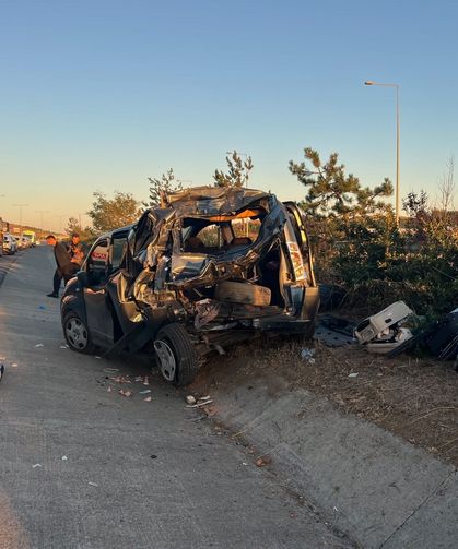 KMO'da tır otomobili biçti: 6 yaralı
