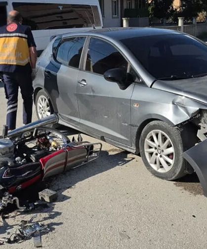 Akyazı'da otomobil ile motosiklet çarpıştı: 1 yaralı