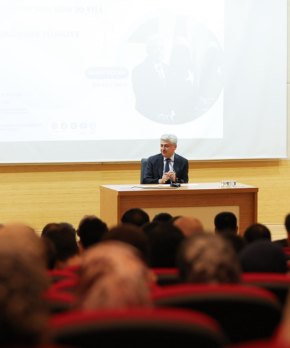 Üniversitede ilk ders Vali Doğan’dan