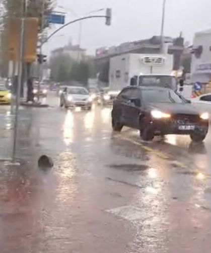 Adapazarı şehir merkezinde yağış etkili olmaya devam ediyor