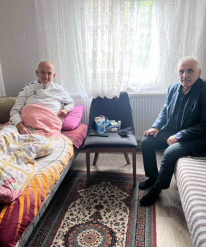 Vekil ​İnci, kalp krizi geçiren Bülent Yaman’ı evinde ziyaret etti