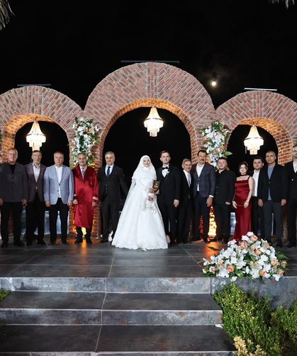 Cemil Barik kızını evlendirdi