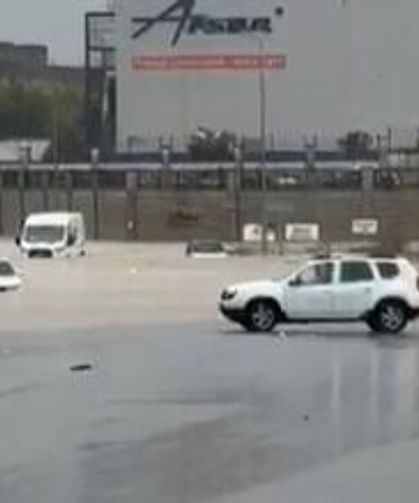 Ferizli OSB'de yollar göle döndü, bazı araçlar mahsur kaldı
