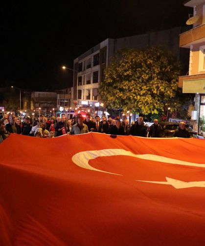 Ferizli'de Cumhuriyet'in 103. yılına coşkulu fener alayı