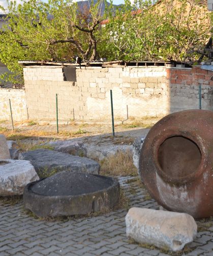 Tünel kazısından 800 yıllık küp bulundu
