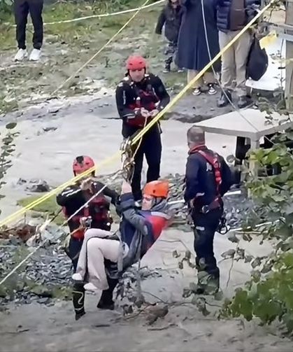 Selde mahsur kalan vatandaşlar böyle kurtarıldı!