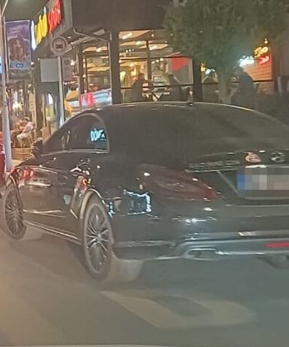 Lüks otomobili durağa park etti!