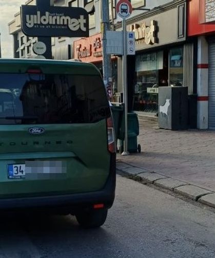 Çark Caddesi'nde aracını durağa park etti