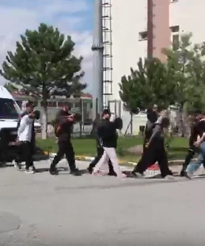 Komşuda masaj salonlarına fuhuş operasyonu