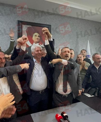 Seçim sonuçlarının ardından Erdem Ercan ve ekibi büyük sevinç yaşadı