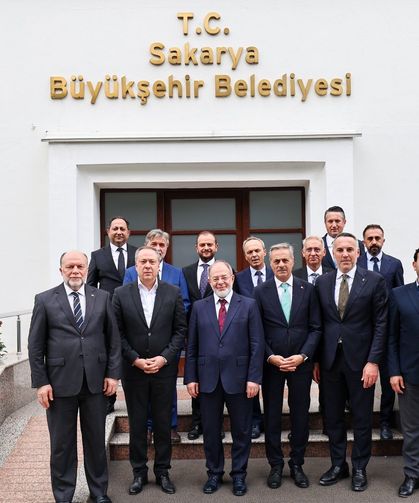 Eski Sağlık Bakanı Prof. Dr. Akdağ'dan Büyükşehir Belediyesi'ne ziyaret