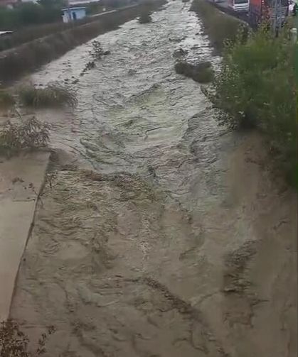 Geyve Karaçay Deresi coştu