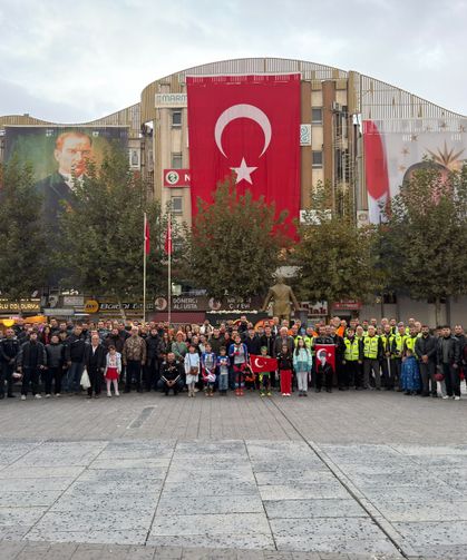 Sakarya'da motosikletlilerden 29 Ekim korteji