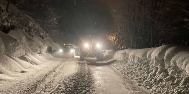 Kocaeli'de yoğun kar yağışına karşı çalışmalar sürüyor