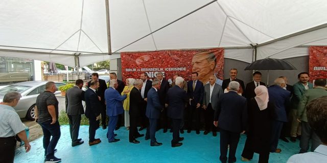 AK Parti Sakarya yönetimi bayramlaşma töreninde buluştu