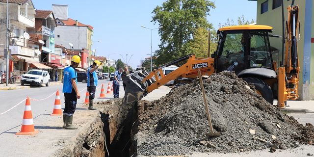 Arifiye Atatürk Caddesi’nin içmesuyu hattı Büyükşehir ile yenileniyor